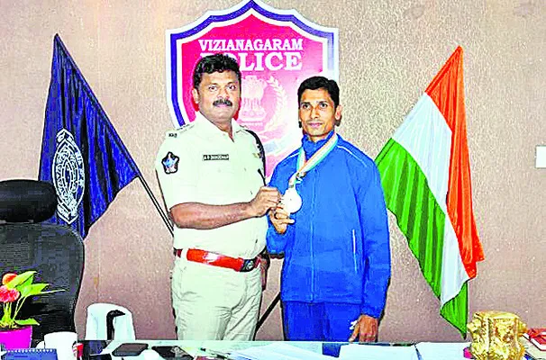 జూడో పోటీల్లో ట్రాఫిక్ కానిస్టేబుల్కు రజతం
