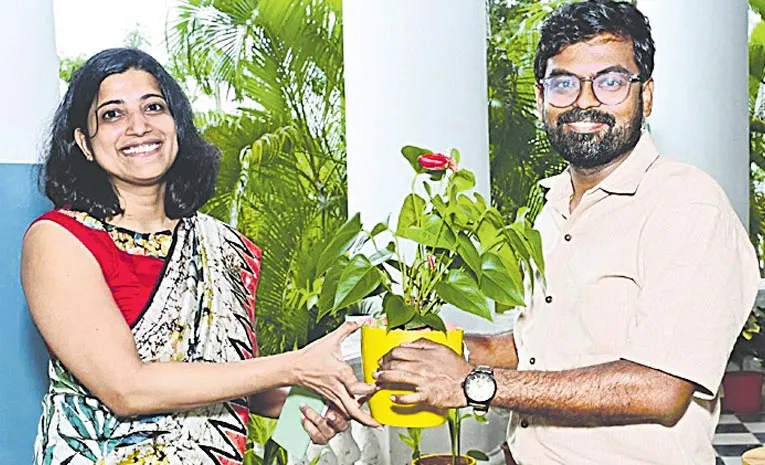ప్రత్యేకాధికారి ఆమ్రపాలికి స్వాగతం