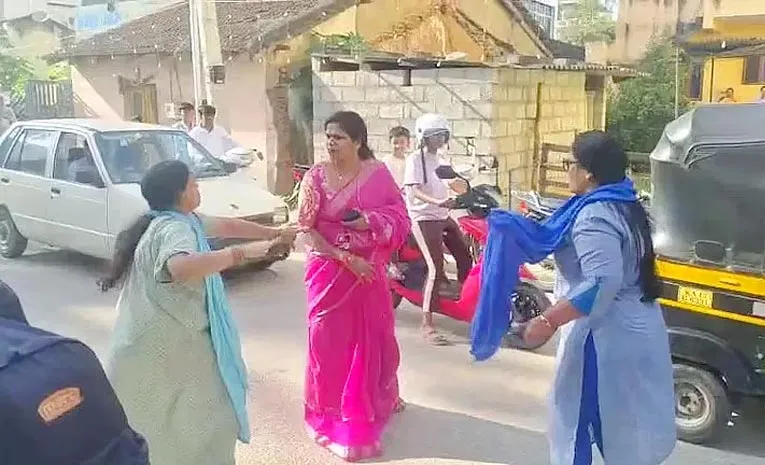 లేడీస్ టైలర్కు వీధిలో దేహశుద్ధి