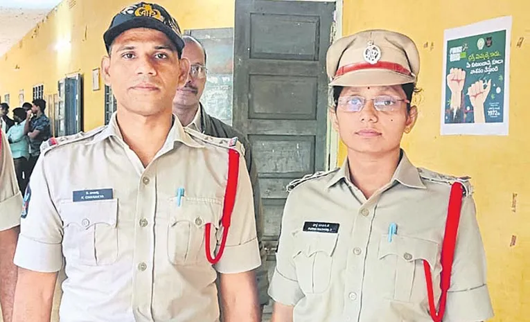 భార్యభర్తలిద్దరూ తుఫాన్ డ్యూటీలో