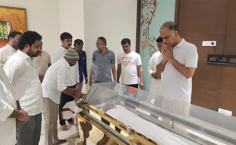 BRS Leaders Harish Rao Father Satyanarayana Passed Away
