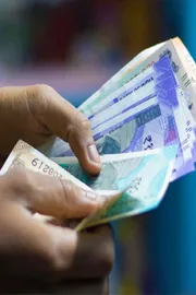 How base salary of Rs 100 in 1956 grown to Rs 26000 by 2016 8th pay commission