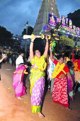 నయనానందం ఉద్దాలోత్సవం