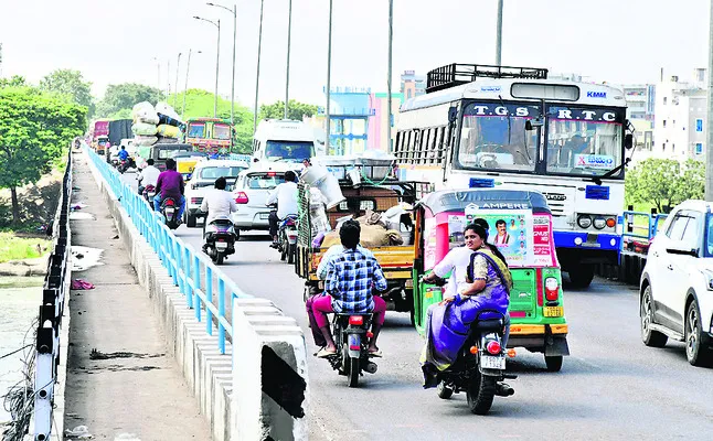 బైపాస్‌ రోడ్డులో బారులు