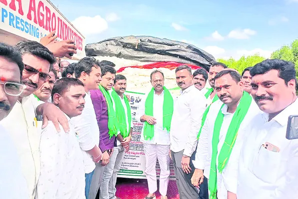 దళారులకు పత్తి అమ్మి మోసపోవద్దు