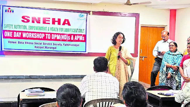 కౌమార బాలికలకు సాధికారత కల్పించాలి