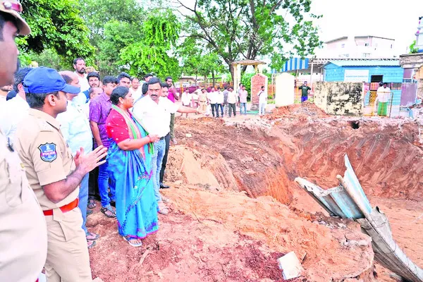 జాతర పనుల్లో వేగం పెంచాలి
