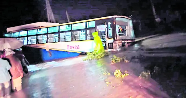 తిరుపతి బస్సుకు తప్పిన ప్రమాదం