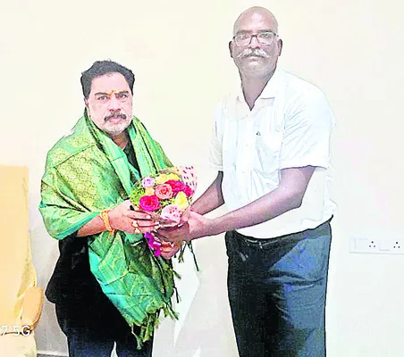 అమ్మో.. రామ్మోహన్ అక్రమాలు!