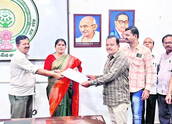 జెడ్పీలో సీనియర్ అసిస్టెంట్లకు పదోన్నతులు