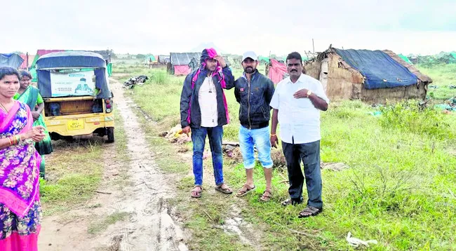 వంక పొరంబోకు స్థలాలతో వ్యాపారం 