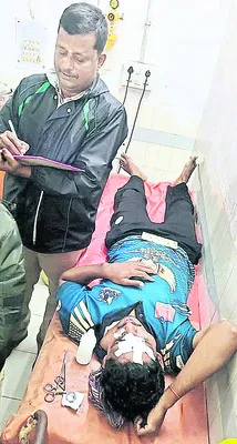 విలేకరిని గాయపరిచిన ఆటోడ్రైవర్‌