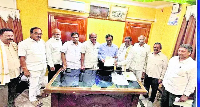 రెండోరోజు 44 నామినేషన్ల దాఖలు