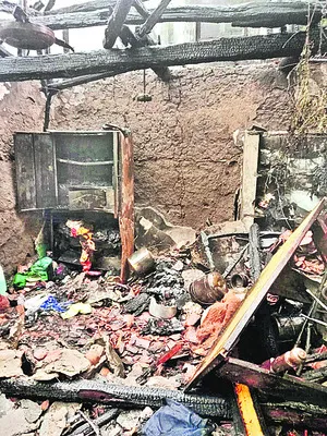 విద్యుదాఘాతంతో పెంకుటిల్లు దగ్ధం 