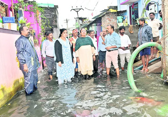 ముంపు బాధితులకు కలెక్టర్ పరామర్శ