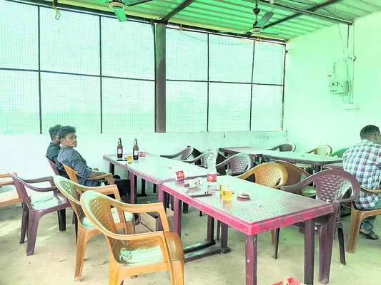 జాతీయ రహదారిపై ‘బెల్ట్’ జోరు