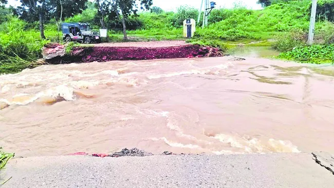 కోతకు గురైన ప్రజావారధి 