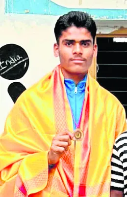 జాతీయ వాలీబాల్ టోర్నీకి జిల్లా క్రీడాకారుడు