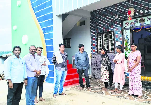 విద్యార్థులపై ప్రత్యేక శ్రద్ధ వహించాలి