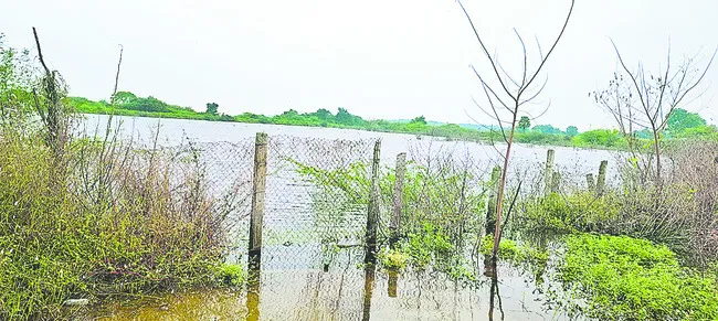 చెరువులు చెర!