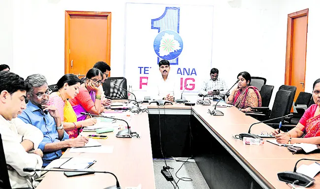 ఇందిరమ్మ ఇళ్లు వేగవంతం చేయాలి 