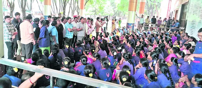 జీజీహెచ్ కార్మికులను తొలగిస్తే ఉద్యమిస్తాం