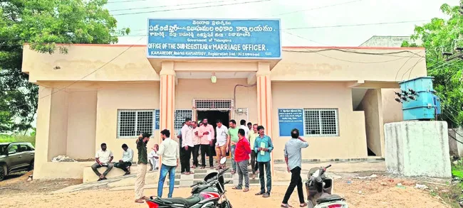 సొంత భవనంలోకి సబ్‌ రిజిస్ట్రార్‌ కార్యాలయం