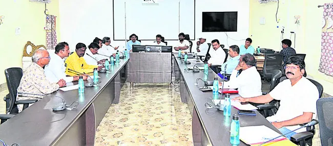 కార్మికుల సమస్యలు పరిష్కరించాలి