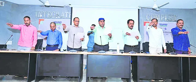 నిజాయితీగా పనిచేయాలి: కలెక్టర్‌