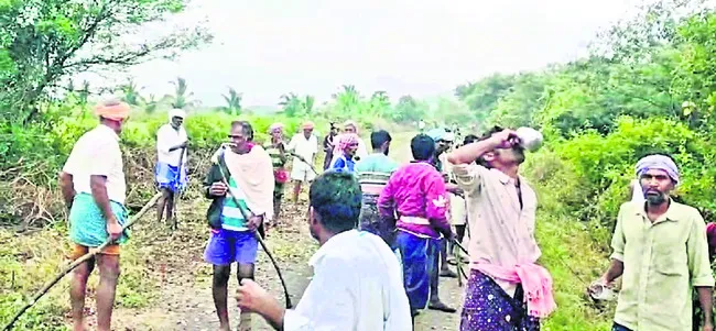 ● శ్రమదానంలో ఆదర్శం