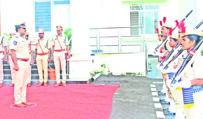 బాధితులకు సత్వర న్యాయం చేయాలి 