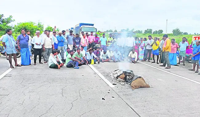 ఆగ్రహించిన పత్తి రైతు