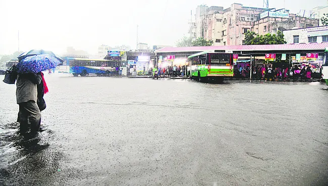 నీటమునిగిన ఒంగోలు..