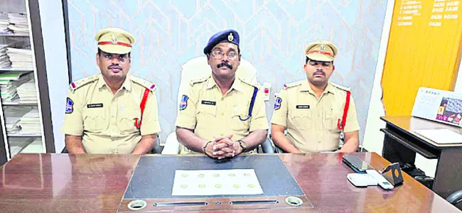 పురాతన నాణేలు స్వాధీనం