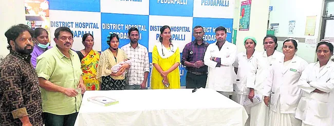 పసిబిడ్డకు ఊపిరి పోశారు