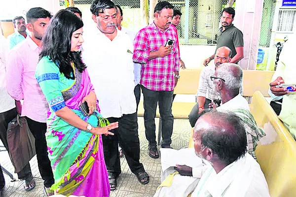 రోగులకు చిత్తశుద్ధితో సేవలందించాలి