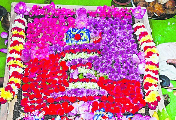 మల్లేశ్వరునికి సహస్ర లింగార్చన 