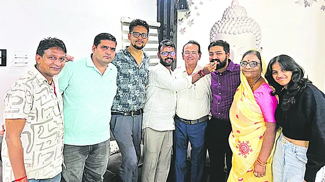 సివిల్స్కు ఎంపికై న హార్థిక్ కొఠారి