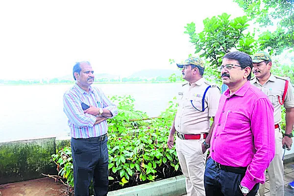 ఫేక్‌ న్యూస్‌ పోస్టు చేస్తే చర్యలు