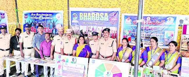 సమాజంలో పోలీసుల పాత్ర కీలకం