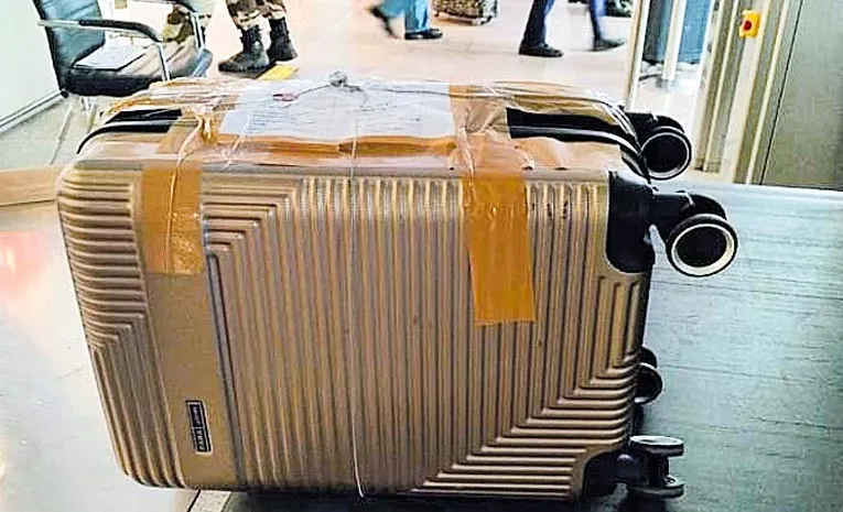 Bag Trouble In Shamshabad Airport