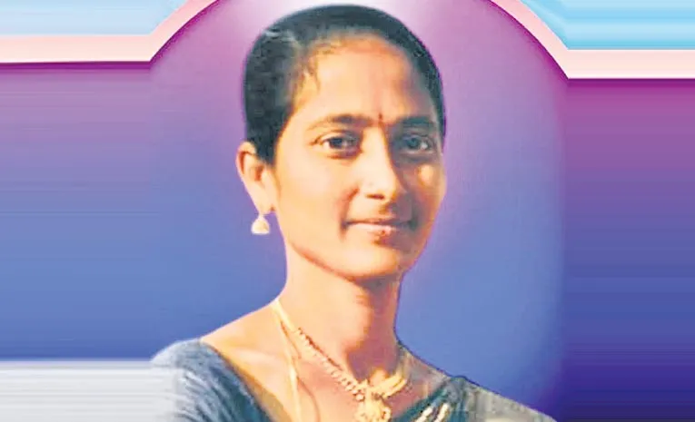 తోటి ఉద్యోగి వేధింపులు.. పంచాయతీ కార్యదర్శి రాజశ్రీ ఆత్మహత్య