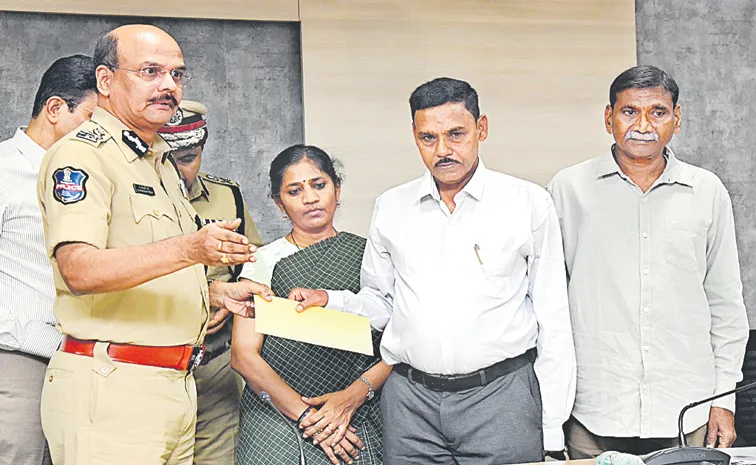 లొంగిపోయిన వారికి రక్షణ: డీజీపీ శివధర్రెడ్డి