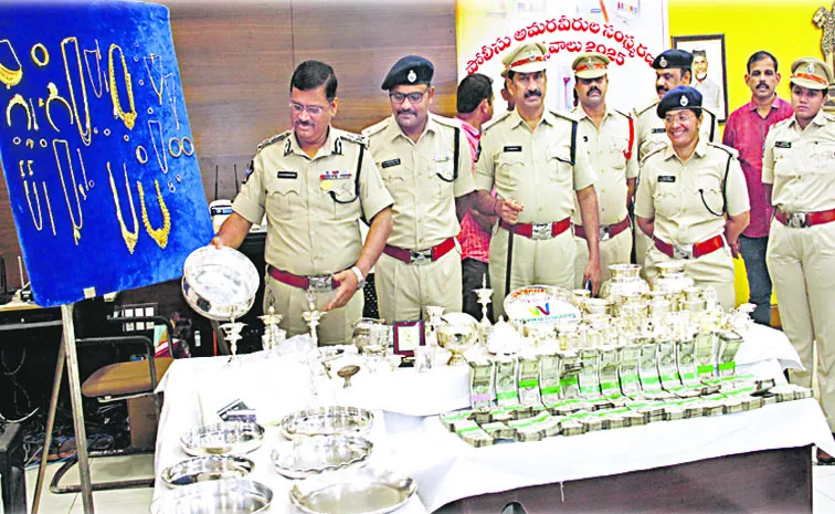 Large scale collection of deposits with the hope of high interest rates