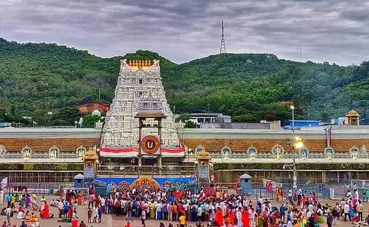 Tirumala Devotees And Darshanam Updates