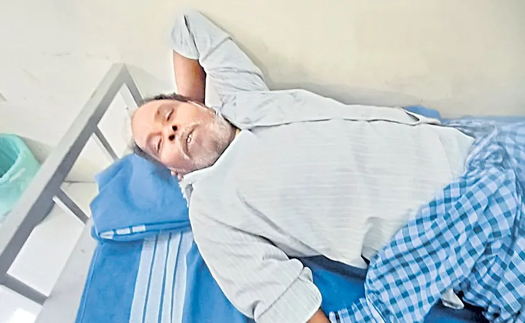 కల్తీ కల్లు తాగి 13 మందికి అస్వస్థత