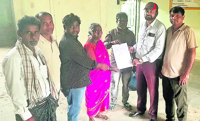 ఇందిరమ్మ బిల్లు కాజేసిన పోస్టుమాస్టర్