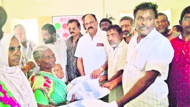 రైతులకు తక్షణ సాయం అందించాలి 