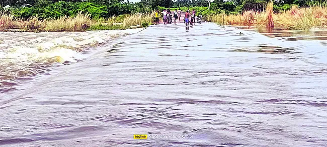 ఆ గ్రామాలకు రాకపోకలు కట్‌ 
