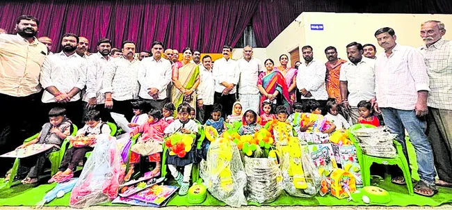 ప్రభుత్వ బడులకు అండగా నిలుద్దాం